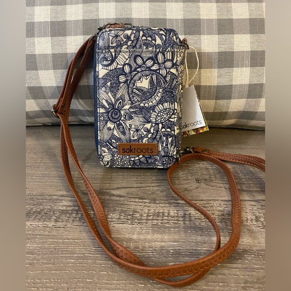 NWT Authentic Sakroots Crossbody - Picture 1 of 3